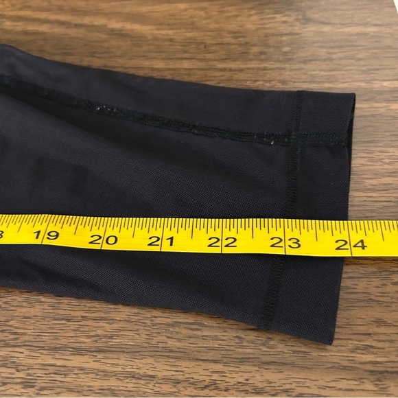 💕 Under armour cropped Black Compression Leggings L - Picture 7 of 8